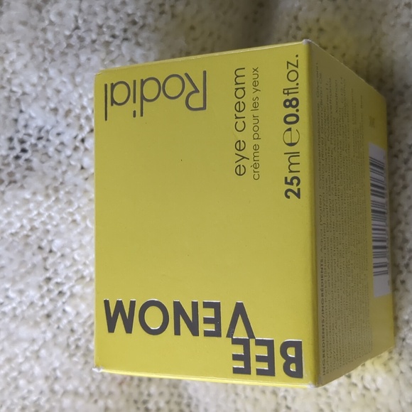 Rodial Anti-Ageing Bee Venom Eye Cream, 25ml/0.80fl oz - Picture 11 of 13